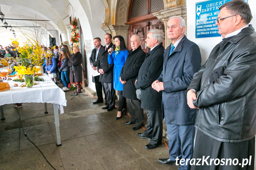 Święcenie pokarmów na Rynku w Krośnie