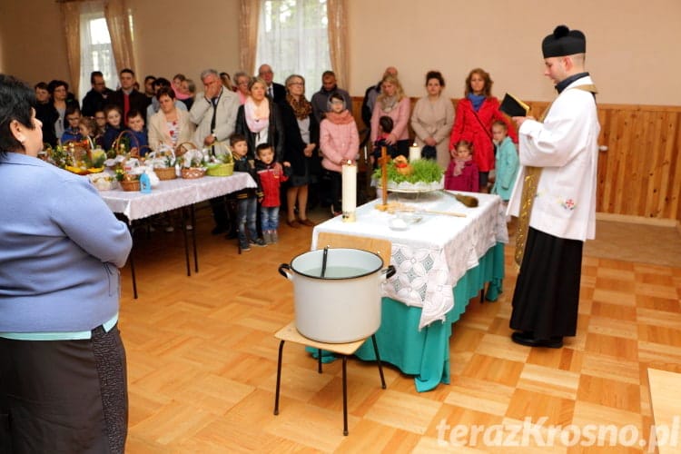 Święcenie pokarmów w Machnówce