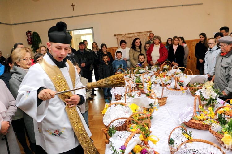 Święcenie pokarmów w Machnówce