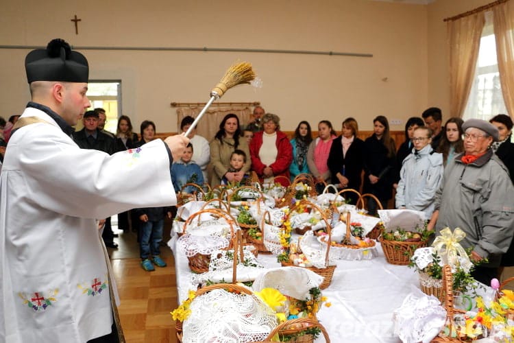 Święcenie pokarmów w Machnówce