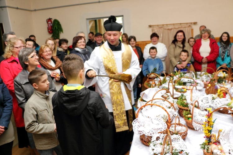 Święcenie pokarmów w Machnówce