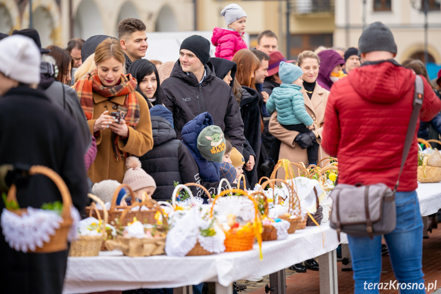 Święcenie Pokarmów Wielkanocnych na krośnieńskim Rynku