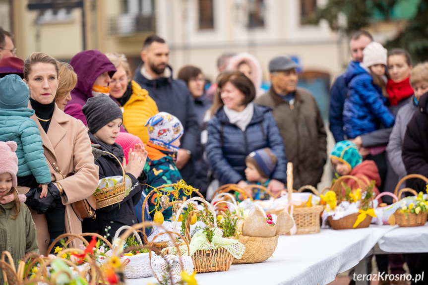 Święcenie Pokarmów Wielkanocnych na krośnieńskim Rynku