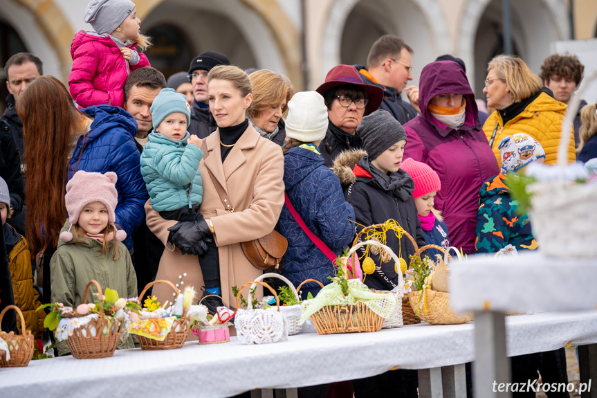 Święcenie Pokarmów Wielkanocnych na krośnieńskim Rynku