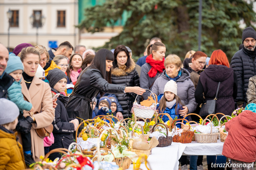 Święcenie Pokarmów Wielkanocnych na krośnieńskim Rynku