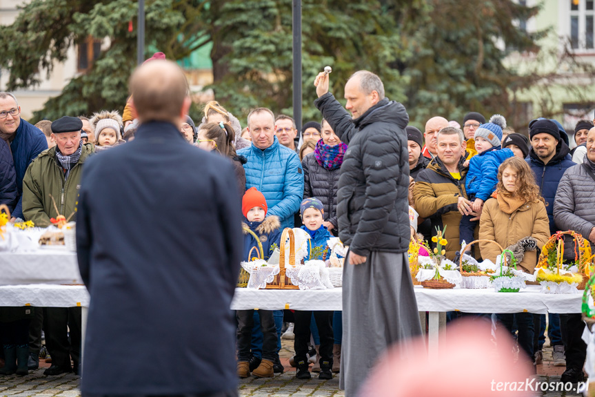 Święcenie Pokarmów Wielkanocnych na krośnieńskim Rynku