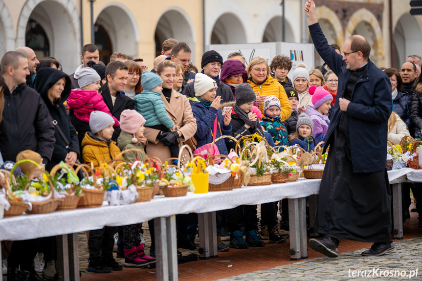 Święcenie Pokarmów Wielkanocnych na krośnieńskim Rynku