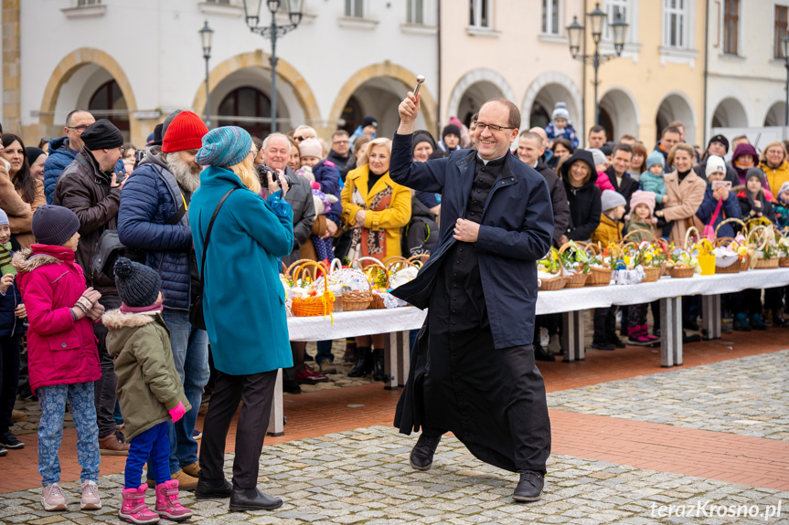 Święcenie Pokarmów Wielkanocnych na krośnieńskim Rynku