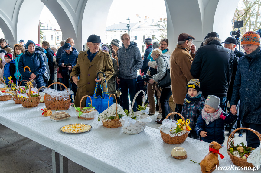 Święcenie Pokarmów Wielkanocnych na krośnieńskim rynku