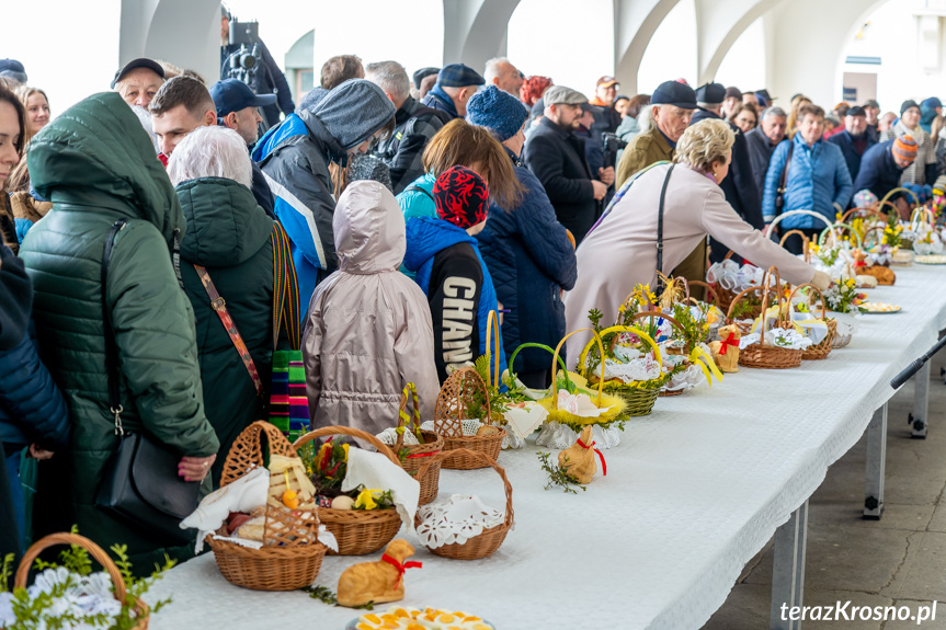 Święcenie Pokarmów Wielkanocnych na krośnieńskim rynku