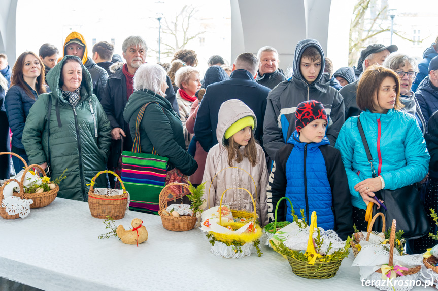 Święcenie Pokarmów Wielkanocnych na krośnieńskim rynku