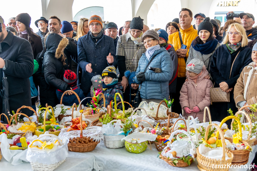 Święcenie Pokarmów Wielkanocnych na krośnieńskim rynku