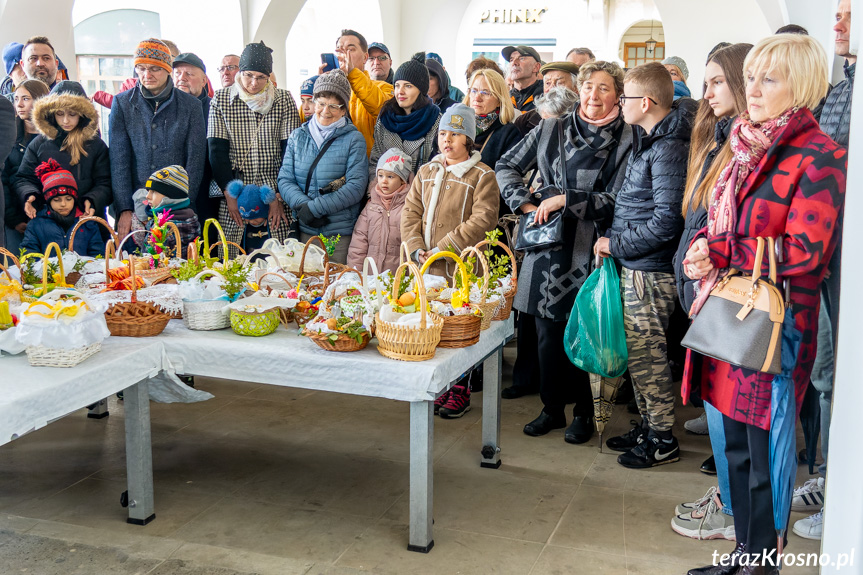 Święcenie Pokarmów Wielkanocnych na krośnieńskim rynku