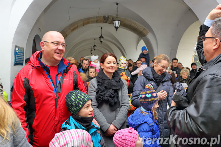 Święcenie pokarmów wielkanocnych na Rynku w Krośnie