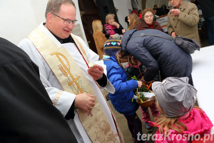 Święcenie pokarmów wielkanocnych na Rynku w Krośnie