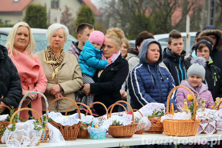 Święcenie pokarmów wielkanocnych w Świerzowej Polskiej