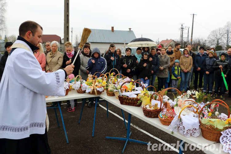 Święcenie pokarmów wielkanocnych w Świerzowej Polskiej