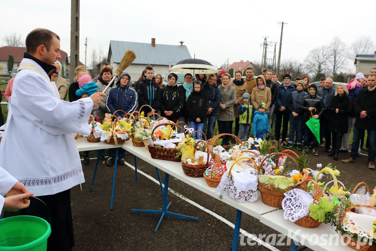 Święcenie pokarmów wielkanocnych w Świerzowej Polskiej