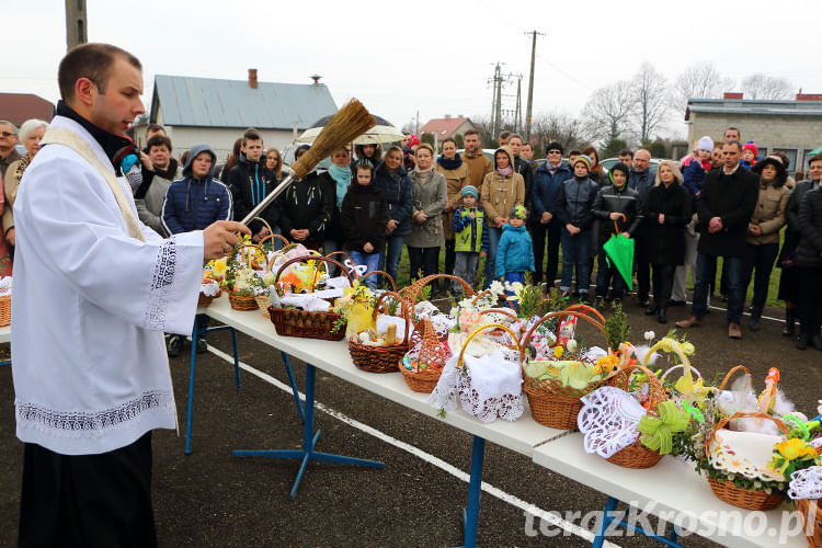 Święcenie pokarmów wielkanocnych w Świerzowej Polskiej