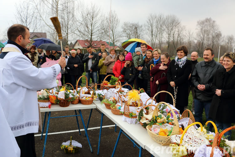 Święcenie pokarmów wielkanocnych w Świerzowej Polskiej