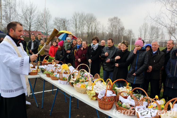 Święcenie pokarmów wielkanocnych w Świerzowej Polskiej