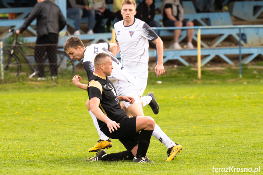 Tęcza Zręcin - GKS Zarzecze-Dębowiec 1:3