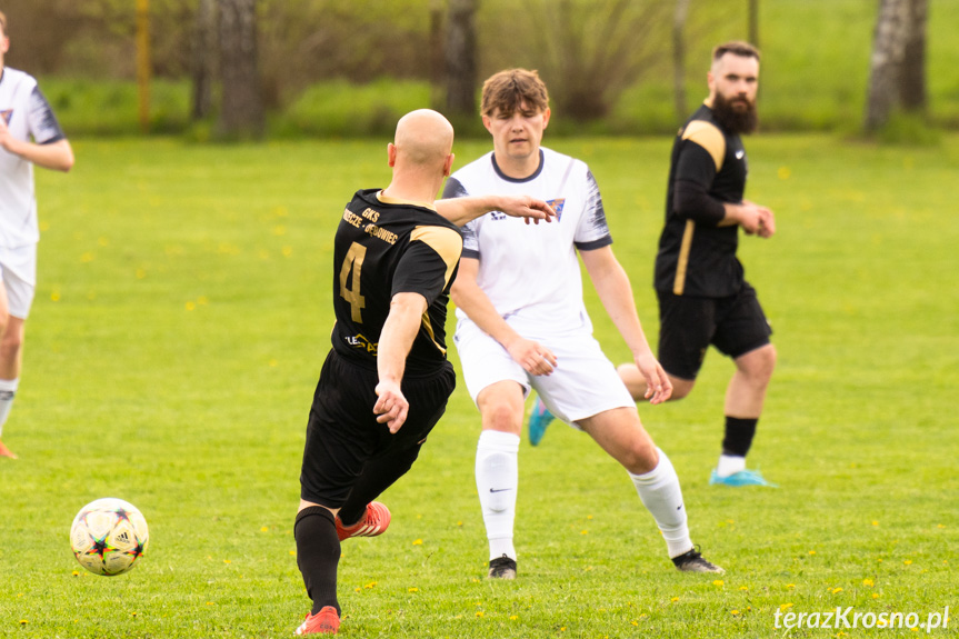 Tęcza Zręcin - GKS Zarzecze-Dębowiec 1:3