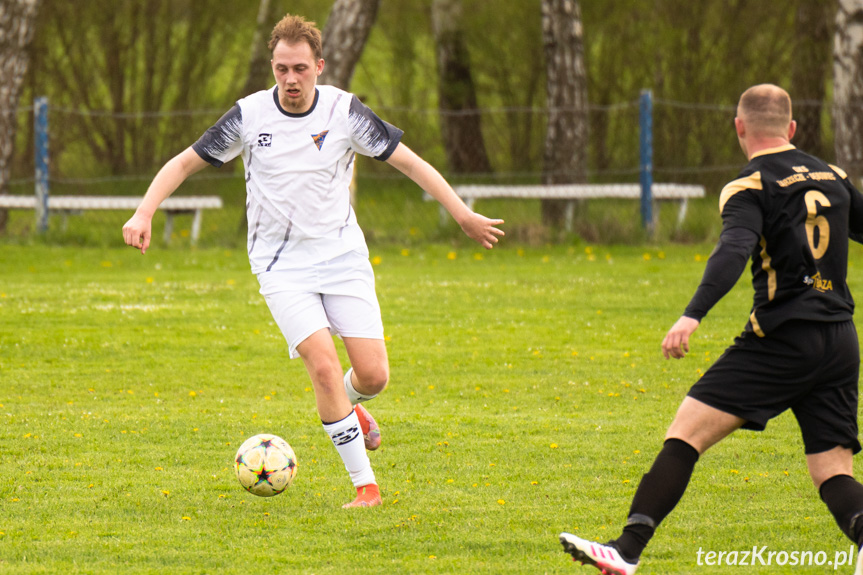 Tęcza Zręcin - GKS Zarzecze-Dębowiec 1:3