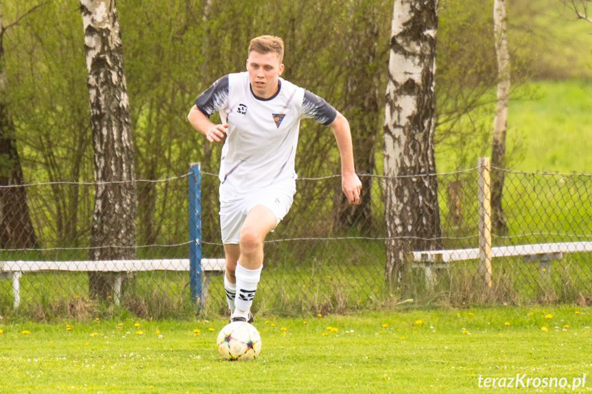 Tęcza Zręcin - GKS Zarzecze-Dębowiec 1:3