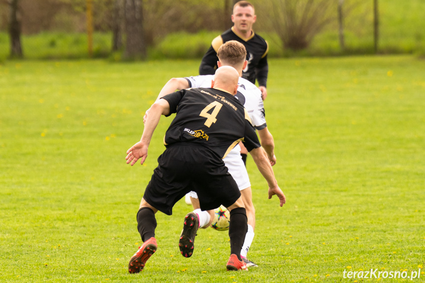 Tęcza Zręcin - GKS Zarzecze-Dębowiec 1:3