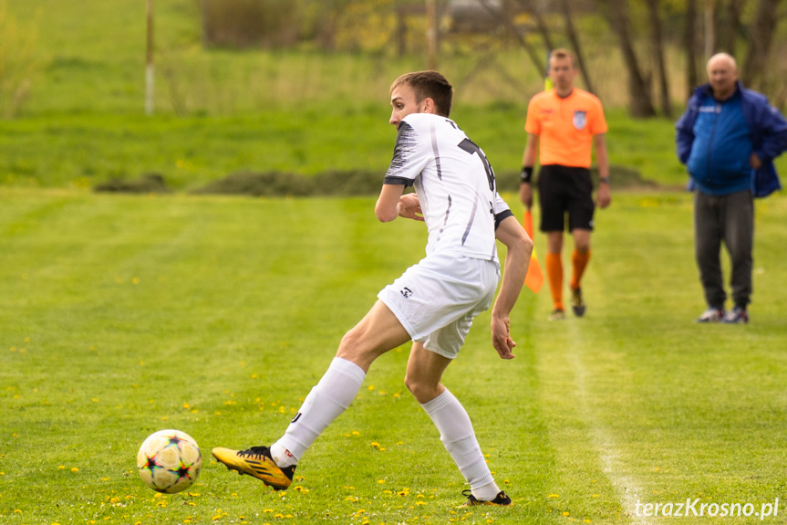 Tęcza Zręcin - GKS Zarzecze-Dębowiec 1:3