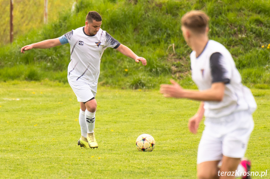 Tęcza Zręcin - GKS Zarzecze-Dębowiec 1:3