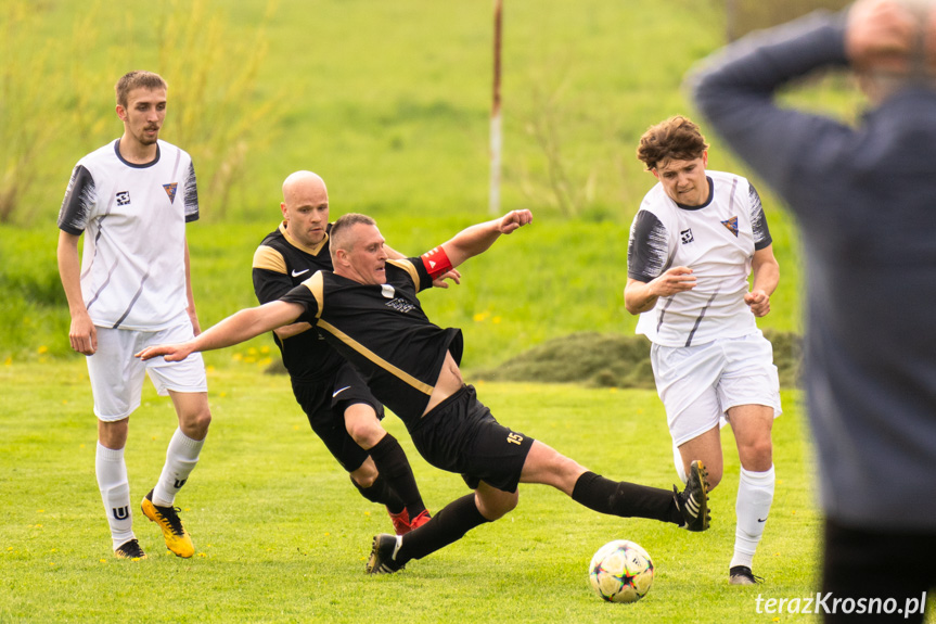 Tęcza Zręcin - GKS Zarzecze-Dębowiec 1:3