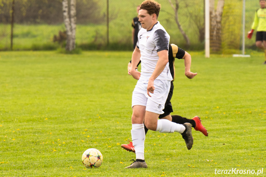 Tęcza Zręcin - GKS Zarzecze-Dębowiec 1:3