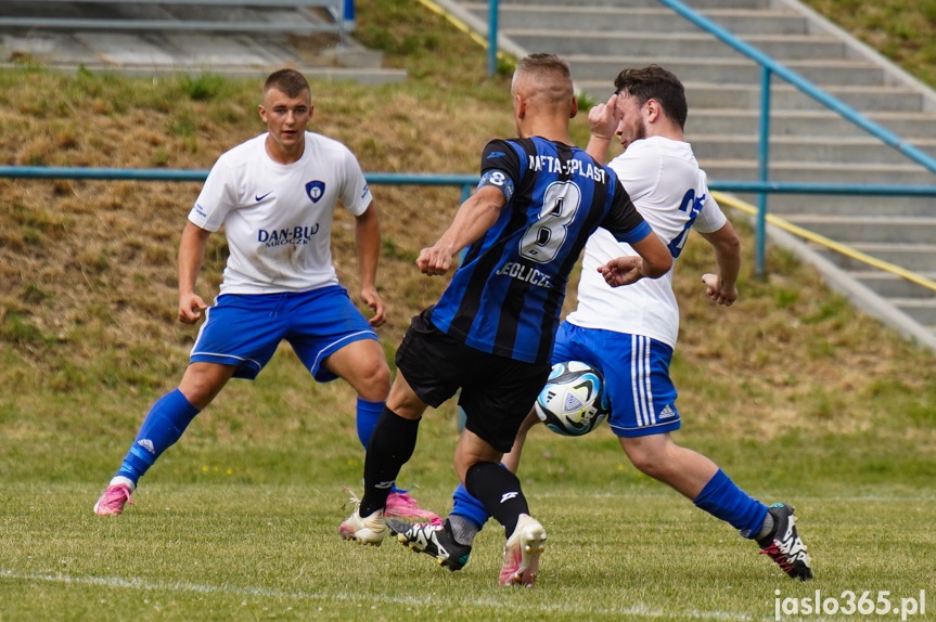 Tempo Nienaszów - Nafta Jedlicze 4:4