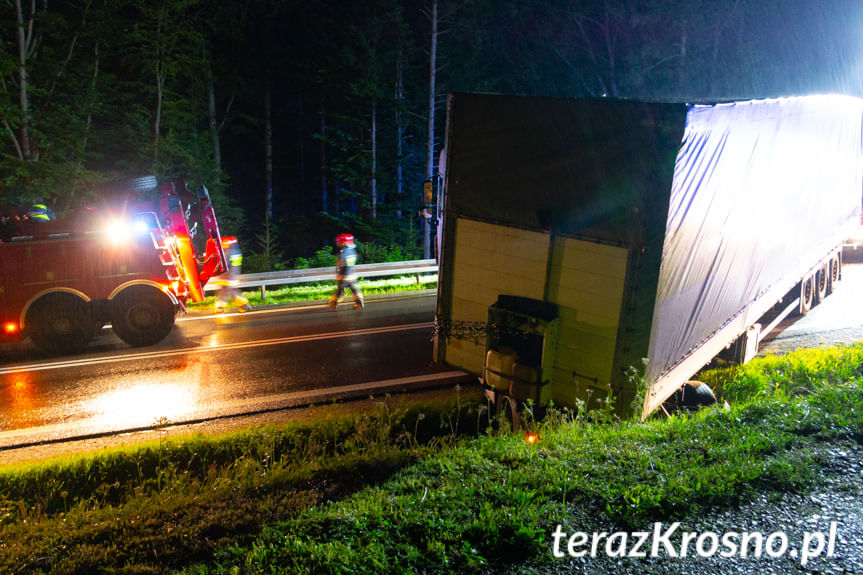 Tir wypadł z drogi