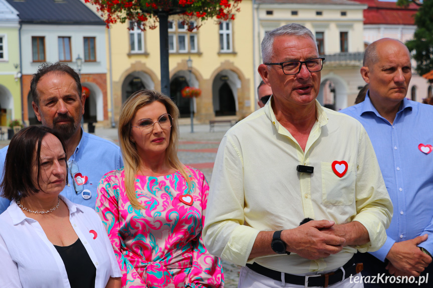 Tłuste koty z PiS. Konferencja w Krośnie