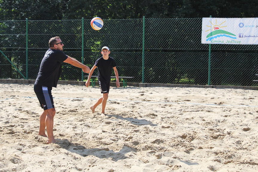 Turniej siatkówki plażowej w Jedliczu