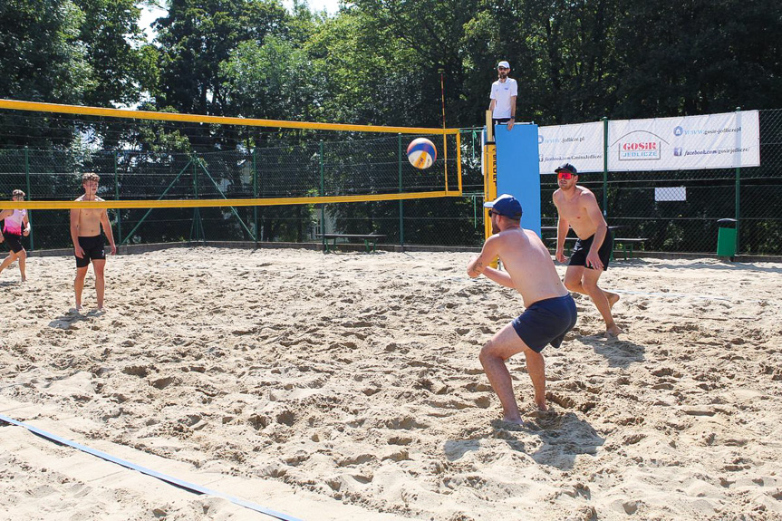 Turniej siatkówki plażowej w Jedliczu