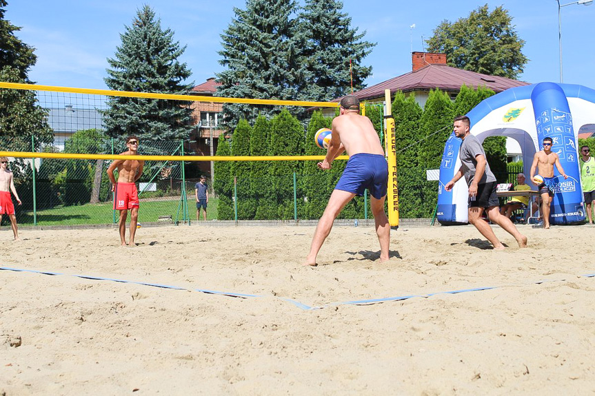 Turniej siatkówki plażowej w Jedliczu