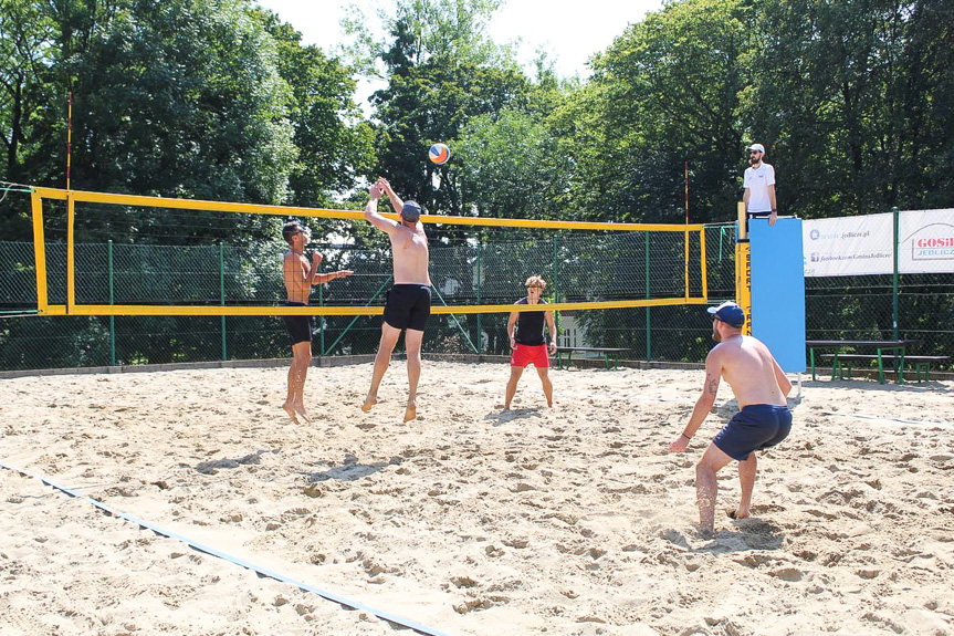 Turniej siatkówki plażowej w Jedliczu