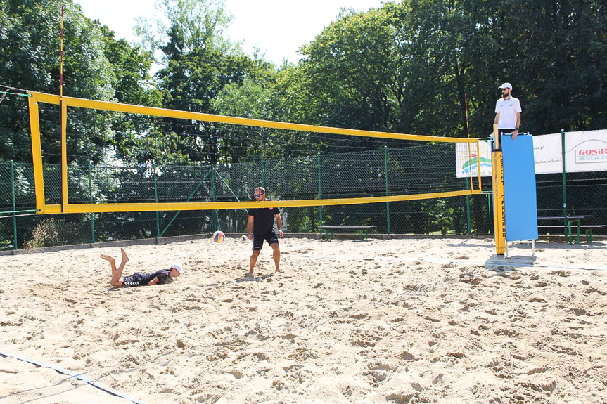 Turniej siatkówki plażowej w Jedliczu