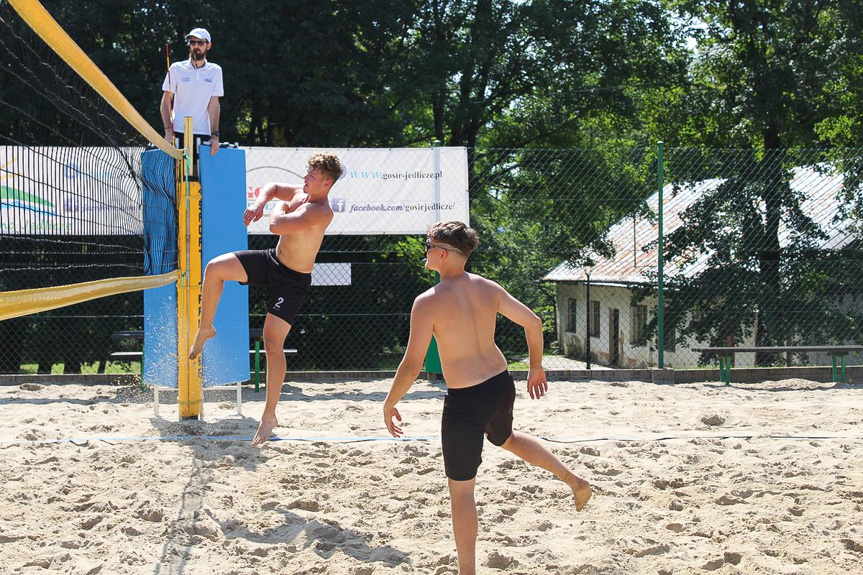 Turniej siatkówki plażowej w Jedliczu