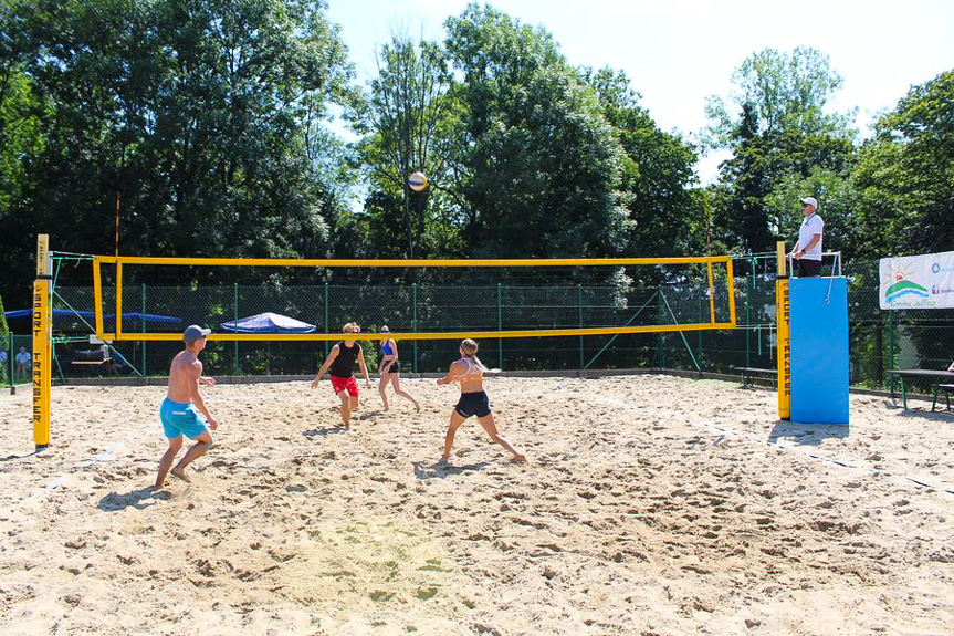 Turniej siatkówki plażowej w Jedliczu