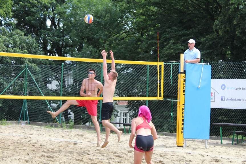 Turniej w siatkówce plażowej w Jedliczu