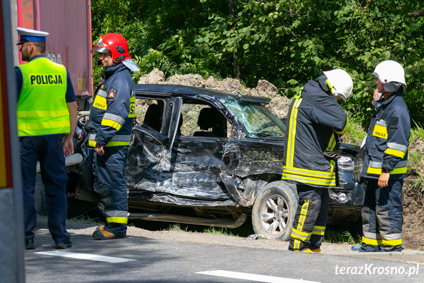 Tylawa. Zderzenie ciężarówki z osobówką