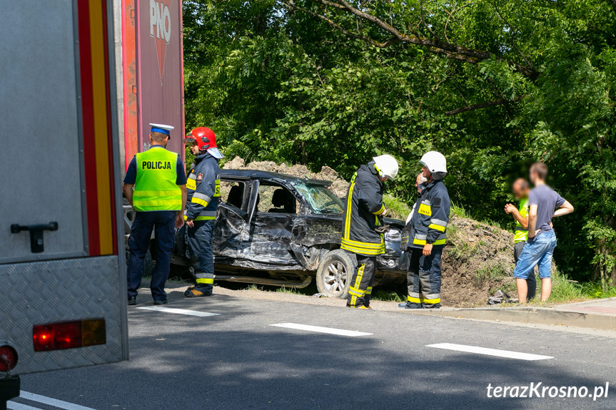 Tylawa. Zderzenie ciężarówki z osobówką