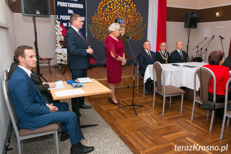 Uroczystość nadania szkole w Zalesiu...