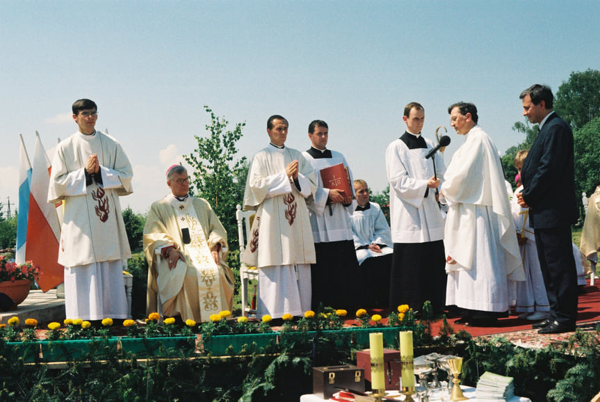 Uroczystość pod krzyżem papieskim w Krośnie