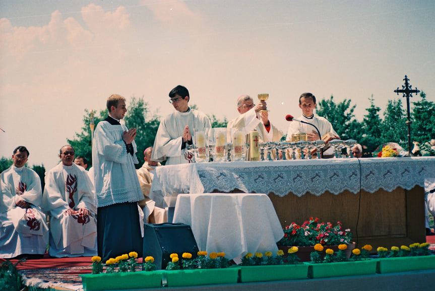 Uroczystość pod krzyżem papieskim w Krośnie